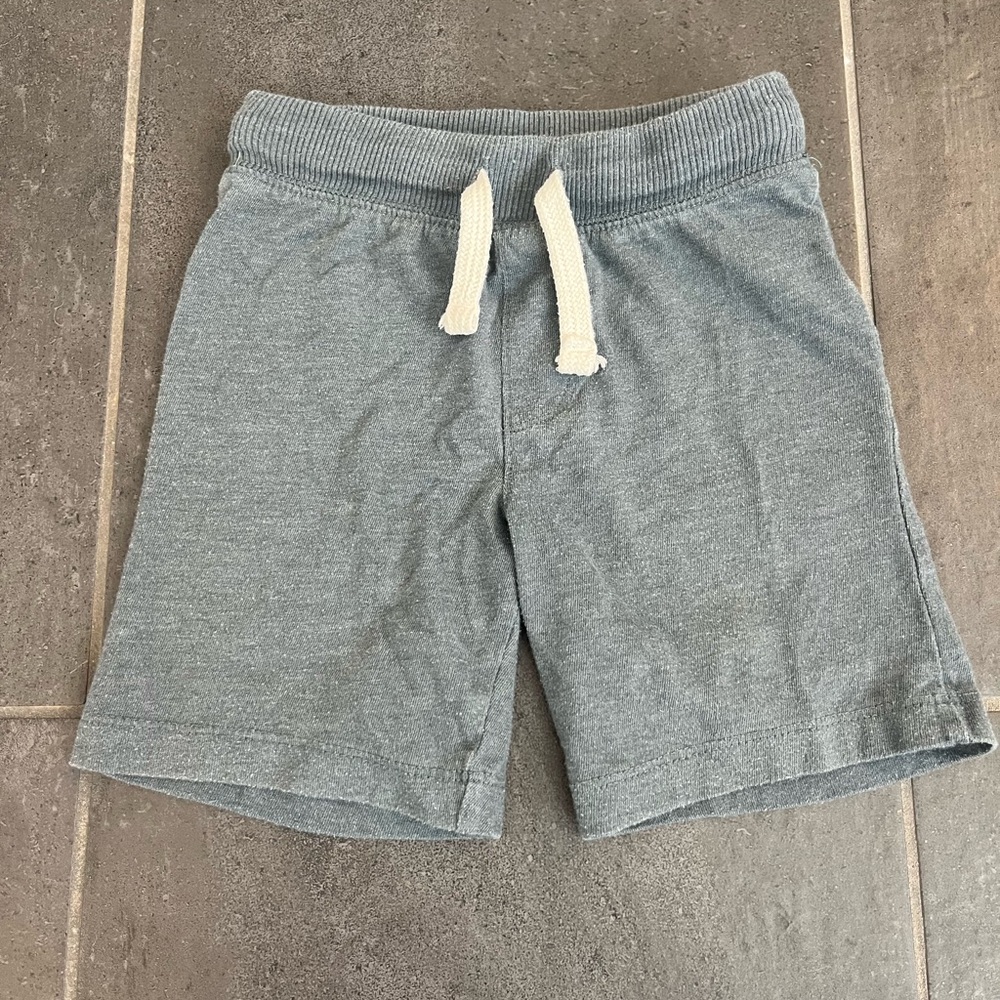 3T Boys blue cotton shorts with adjustable string!